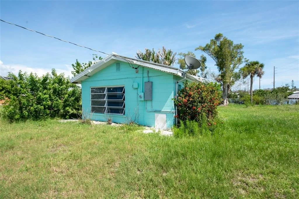 Photo of 1695 MANOR ROAD