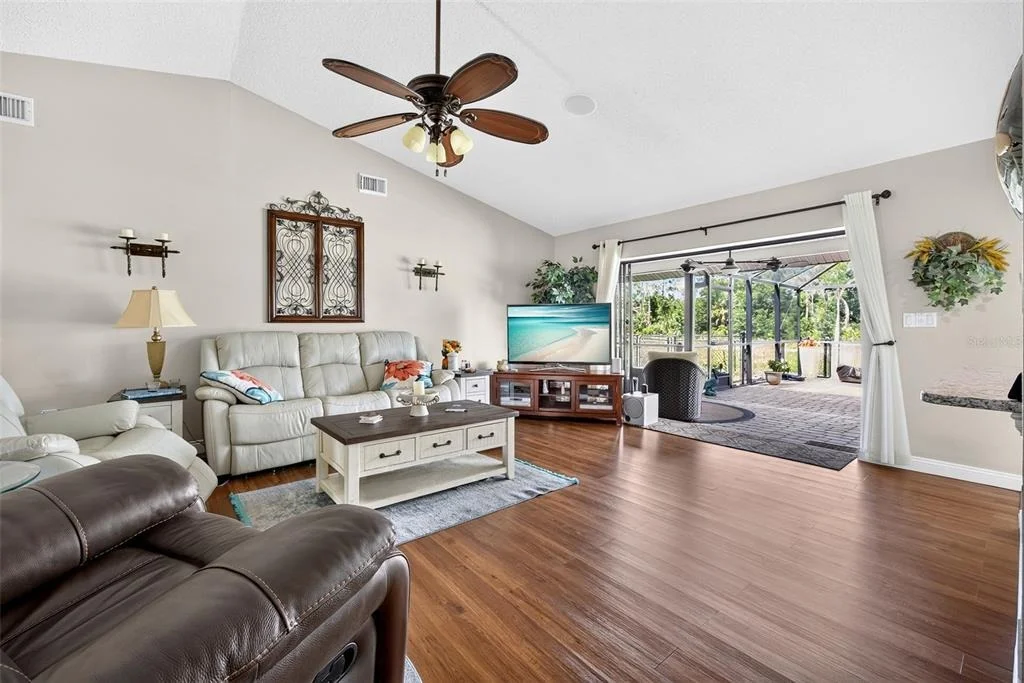 Photo of 25454 PALISADE ROAD