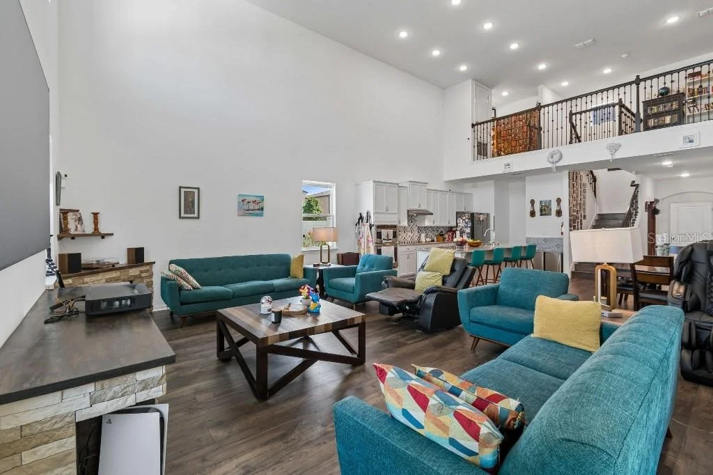 Photo of 1101 LONE PALM WAY