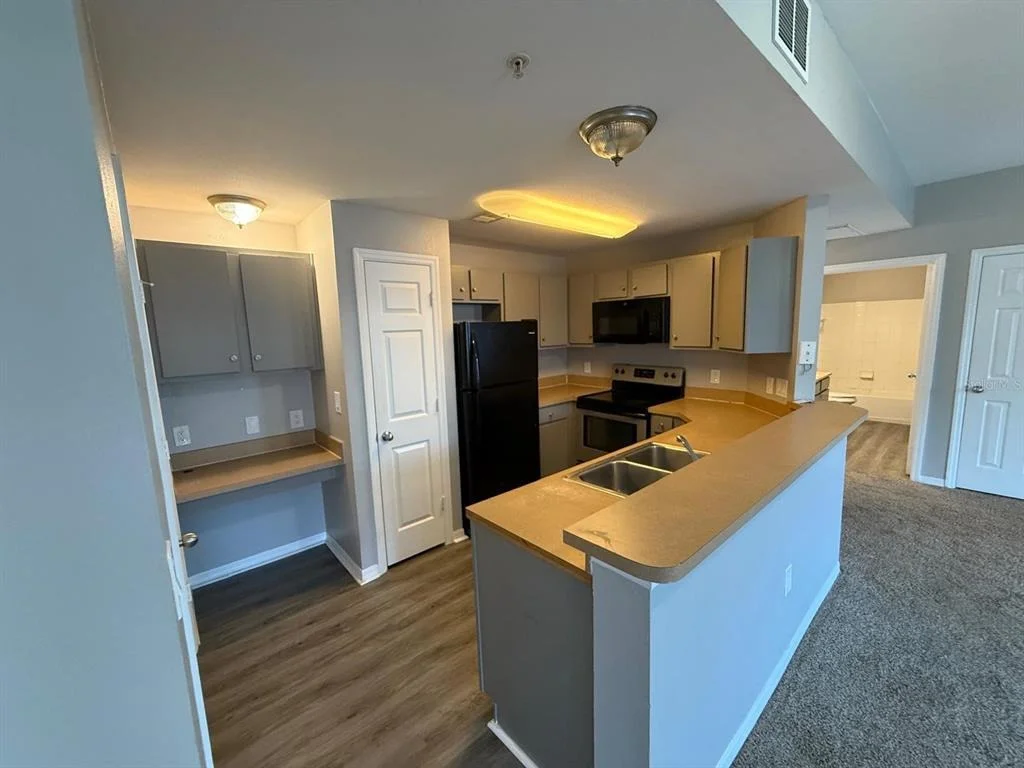 Photo of Unit 307 at 2015 ERVING CIRCLE