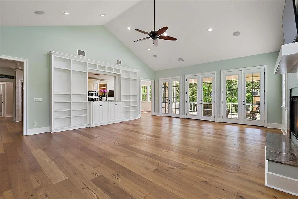 Photo of 580 W 10TH AVENUE