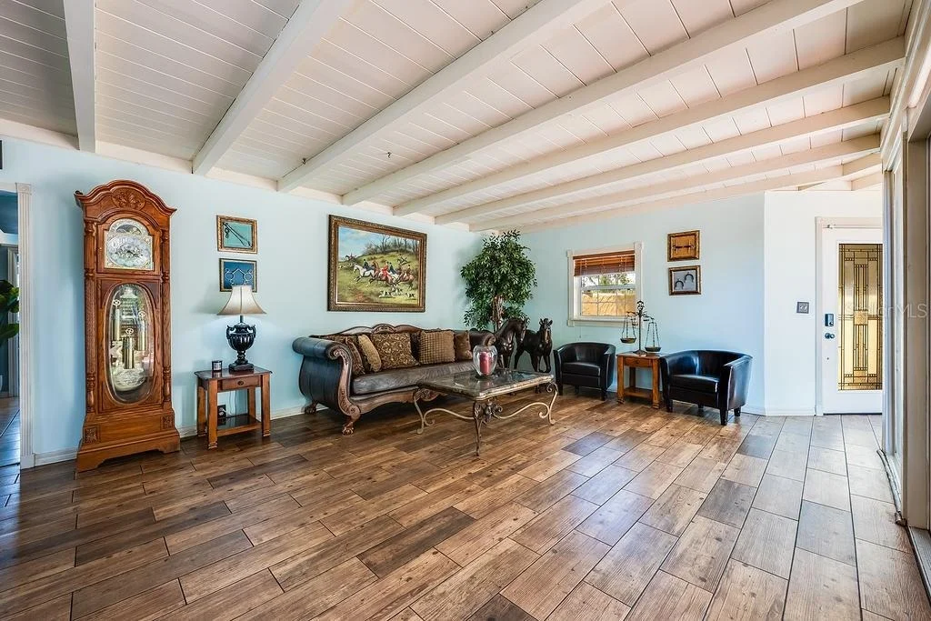 Photo of 1835 OAK LANE