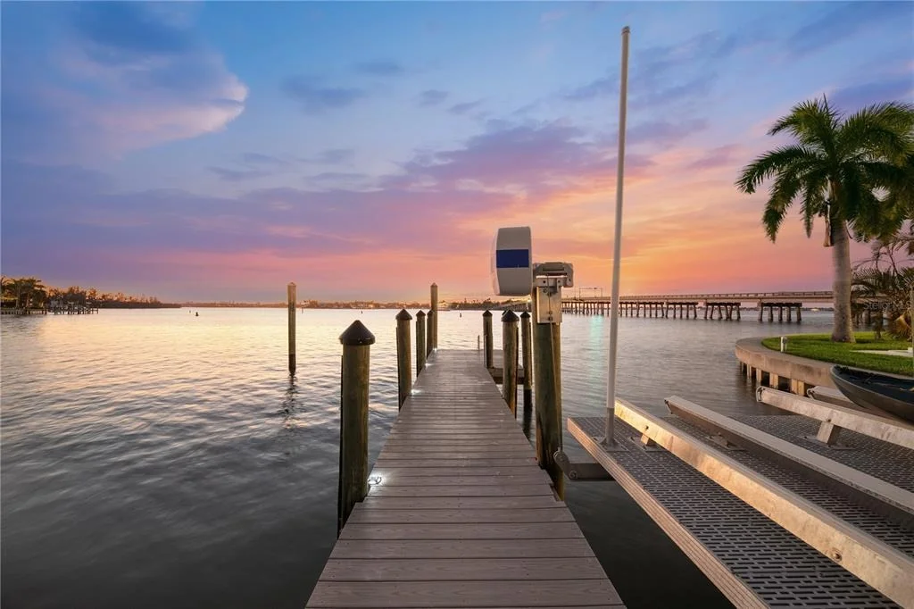 Photo of 1400 SIESTA DRIVE