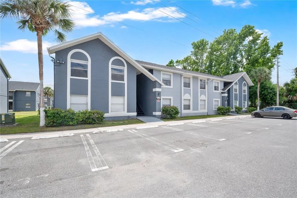 Photo of Unit 3 at 4100 PERSHING POINTE PLACE