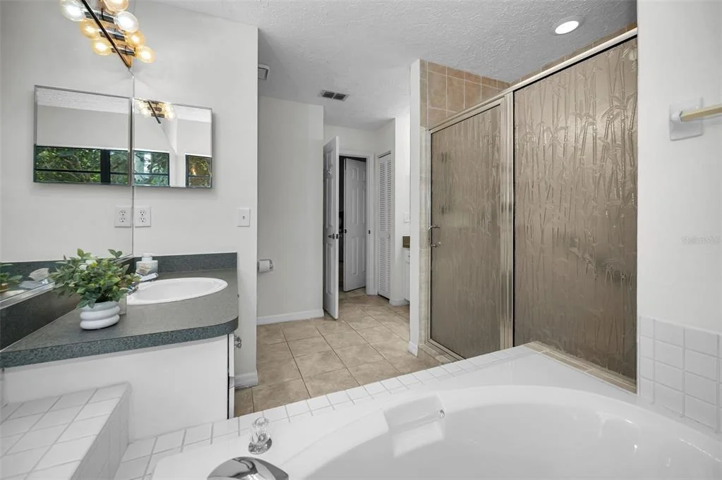 Photo of 900 LUCAS LANE