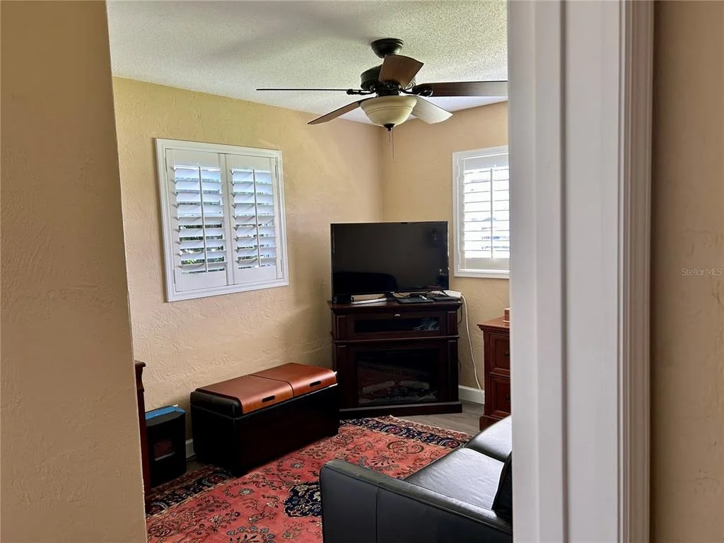 Photo of 1638 PARADISE LANE
