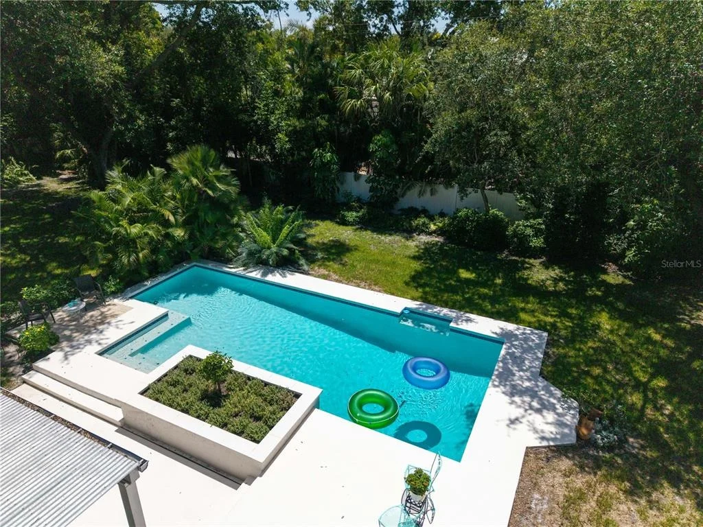 Photo of 1722 NORTH DRIVE