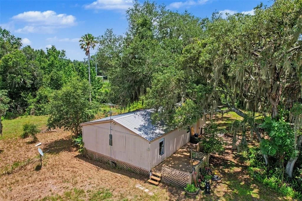 Photo of 10239 LYONS AVENUE