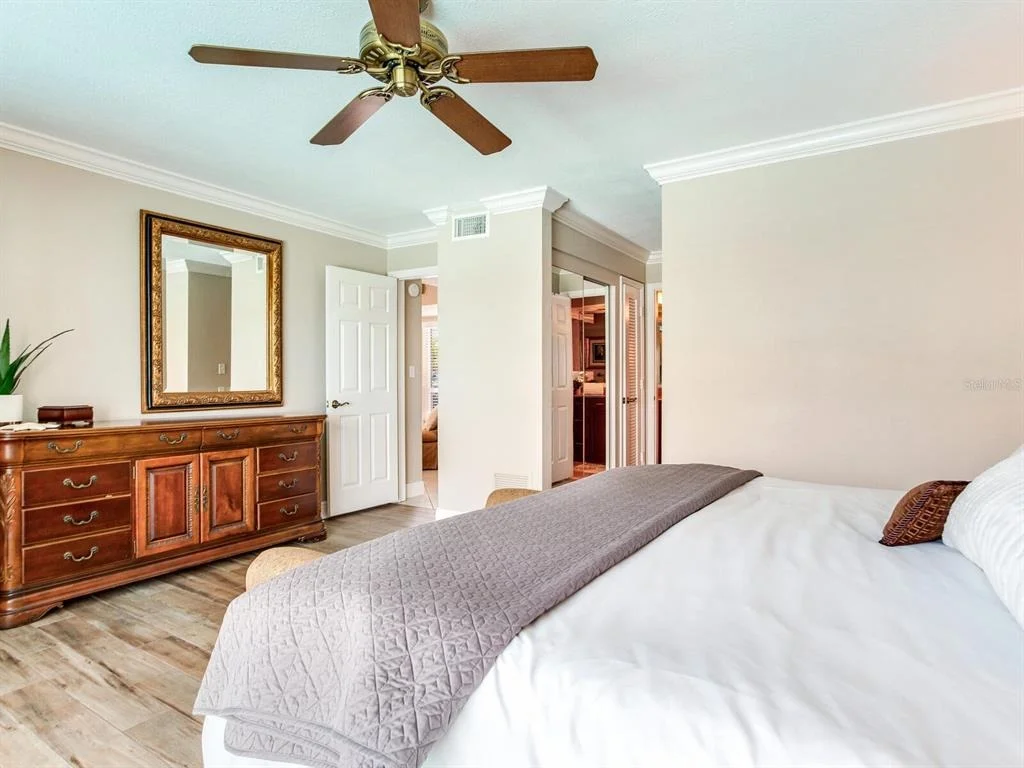Photo of Unit B at 210 DOLPHIN POINT