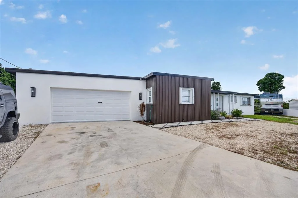 Photo of 6484 ANGLE PLACE