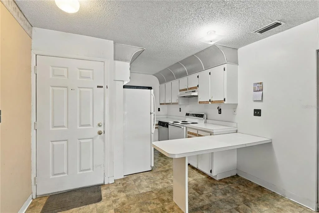 Photo of Unit F13 at 313 DIRKSEN DRIVE