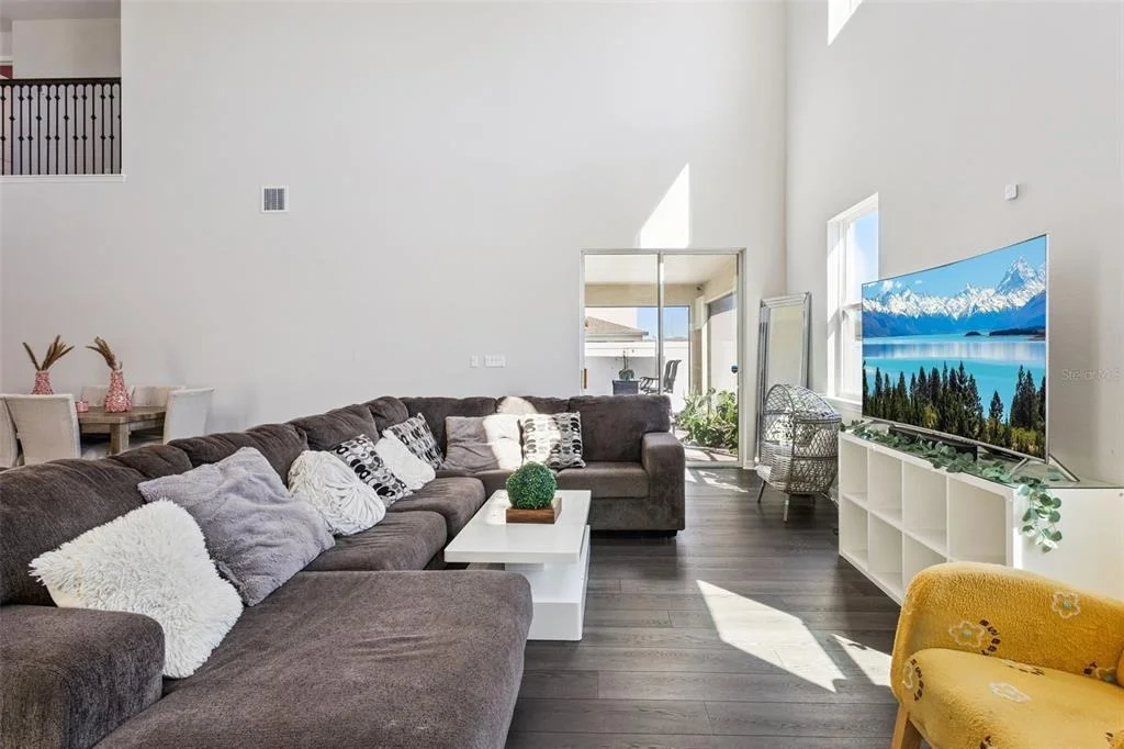 Photo of 1111 LONE PALM WAY