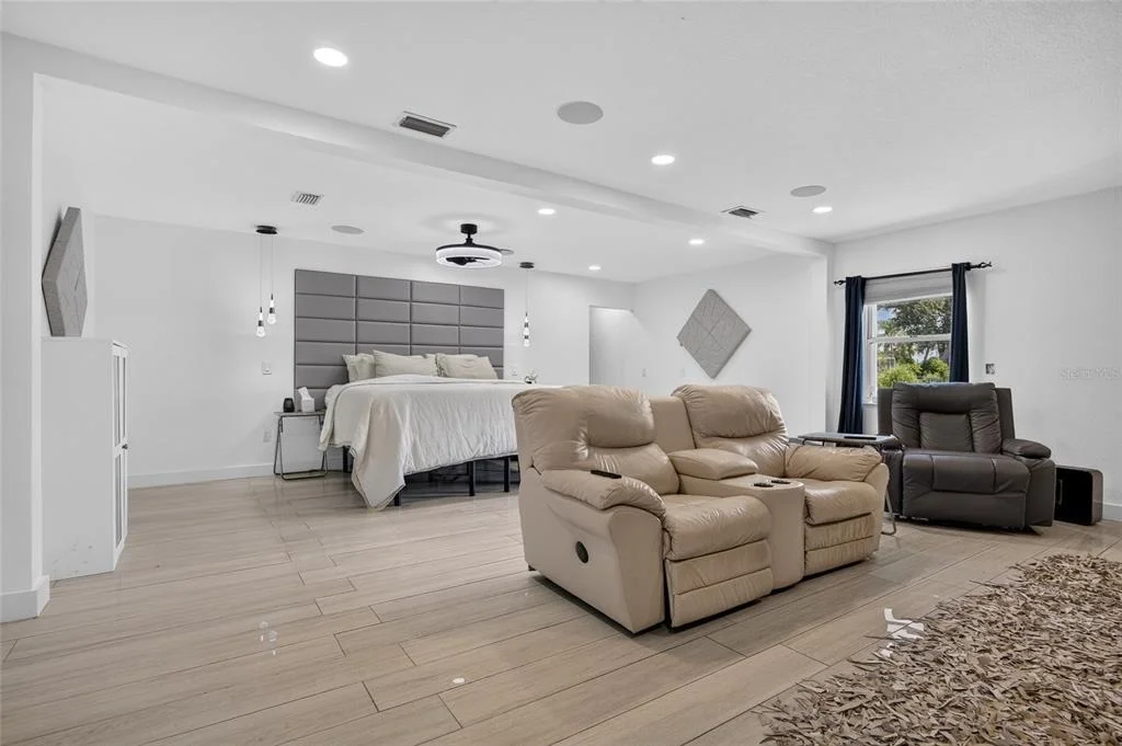 Photo of 6484 ANGLE PLACE