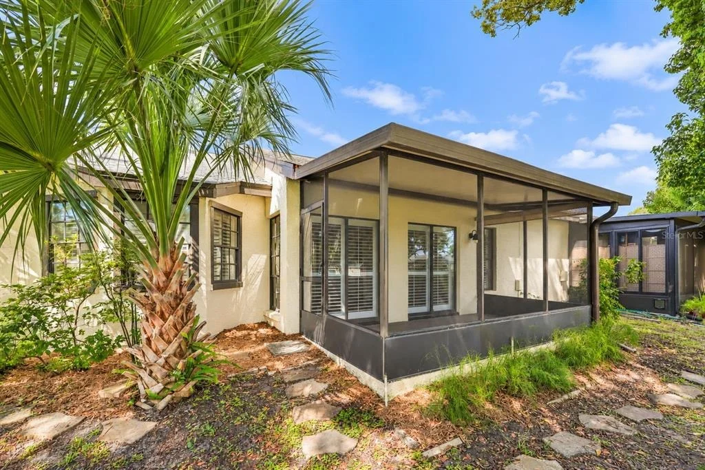 Photo of 913 SUTTON PLACE