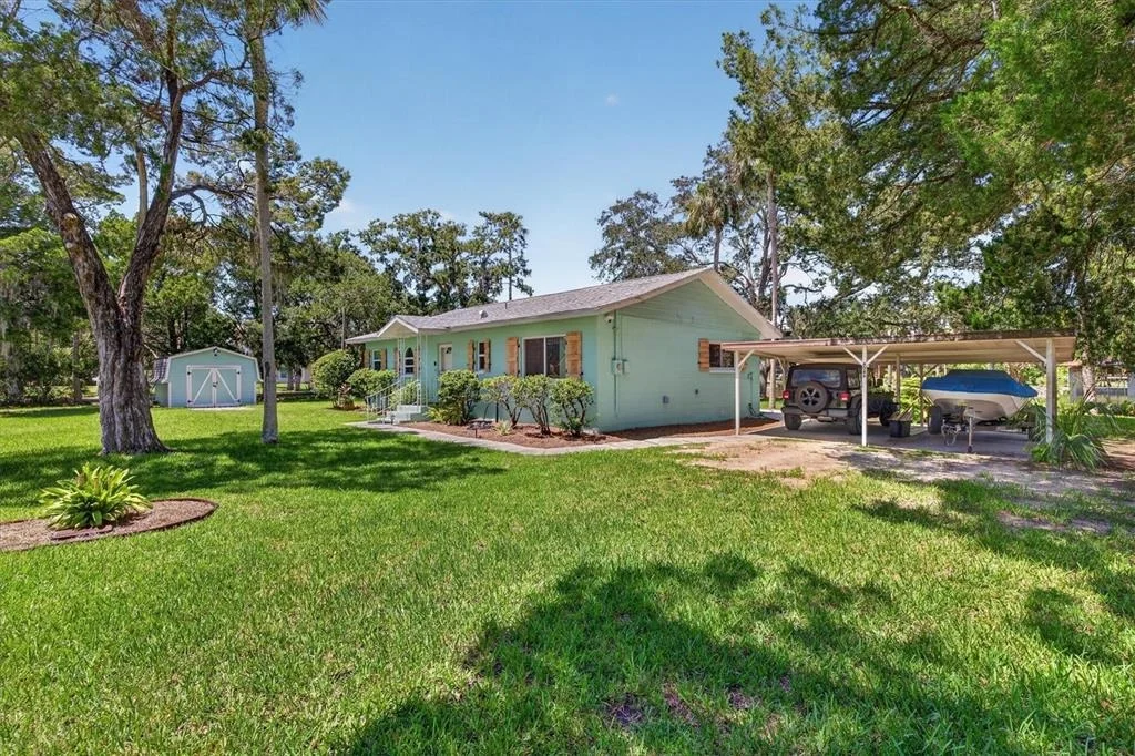 Photo of 6086 ISLAND DRIVE
