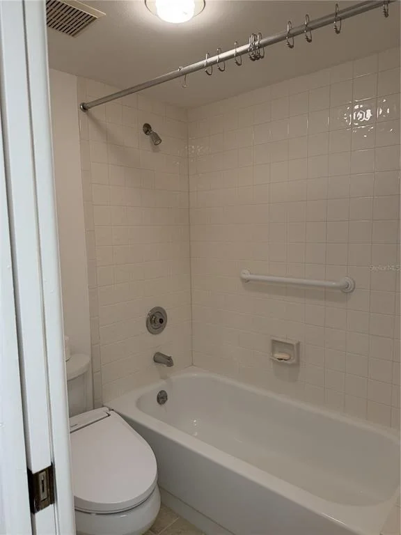 Photo of 2004 LONGPOINTE CIRCLE