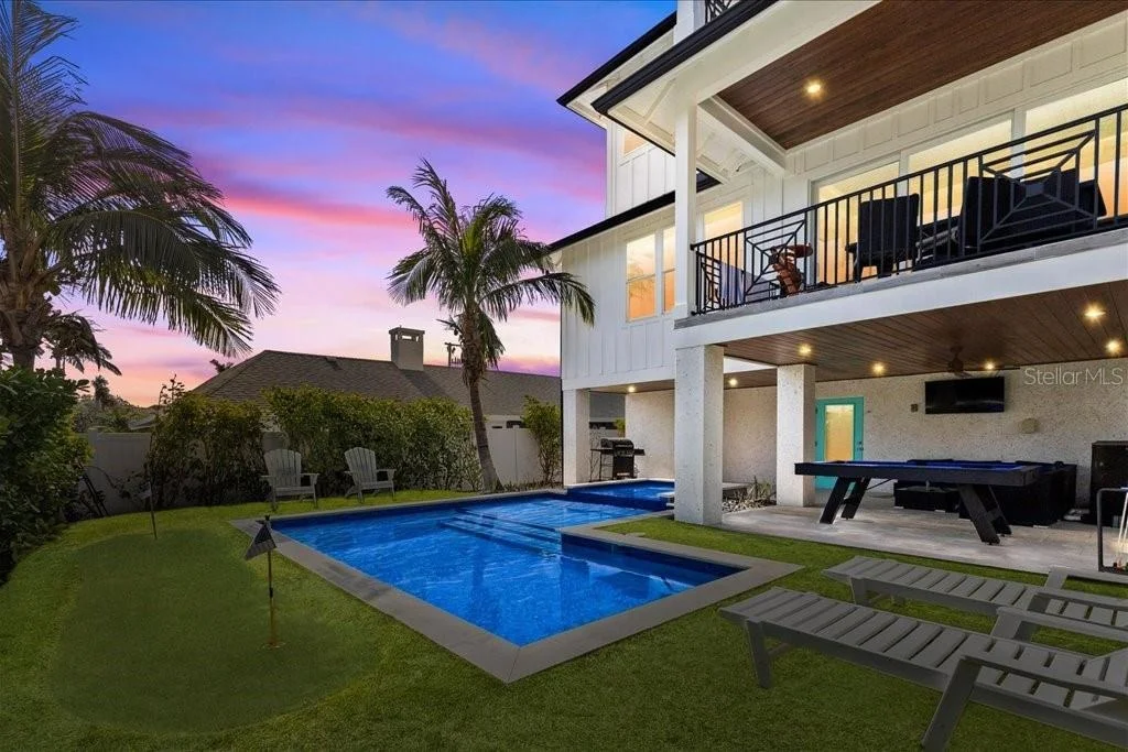 Photo of 239 S HARBOR DRIVE