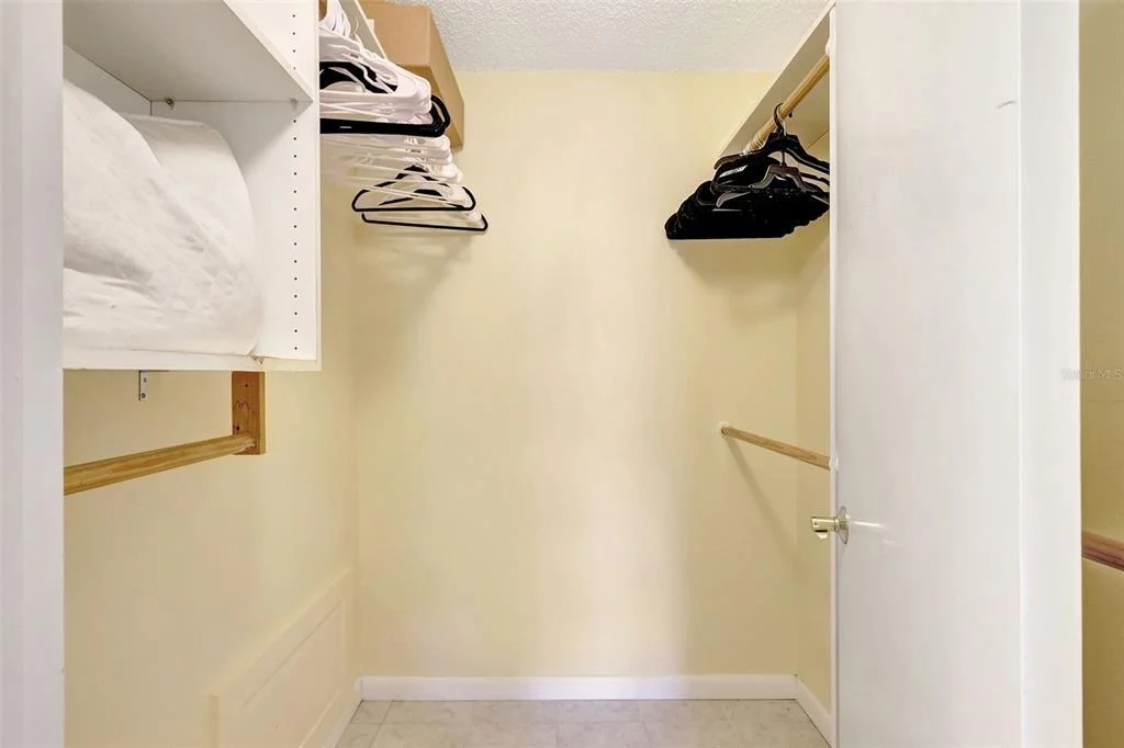 Photo of Unit 708 at 660 ISLAND WAY