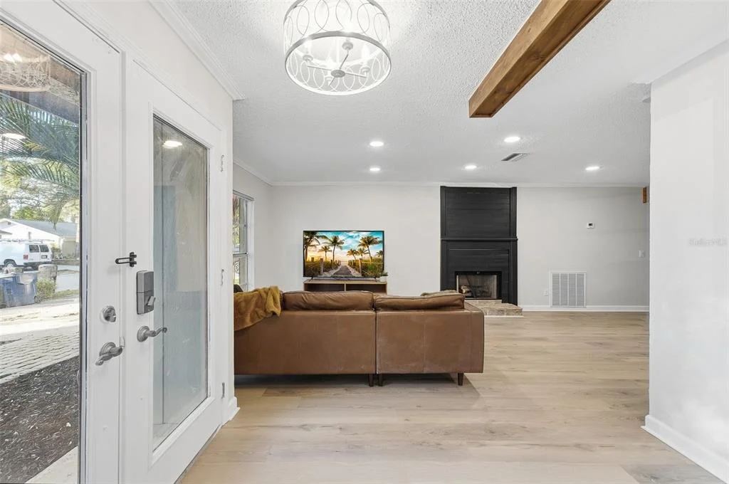 Photo of 9627 HIDDEN OAKS CIRCLE