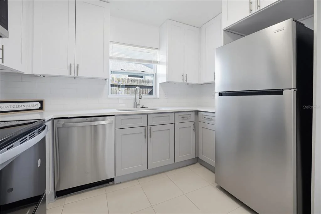 Photo of 1060 DEES DRIVE