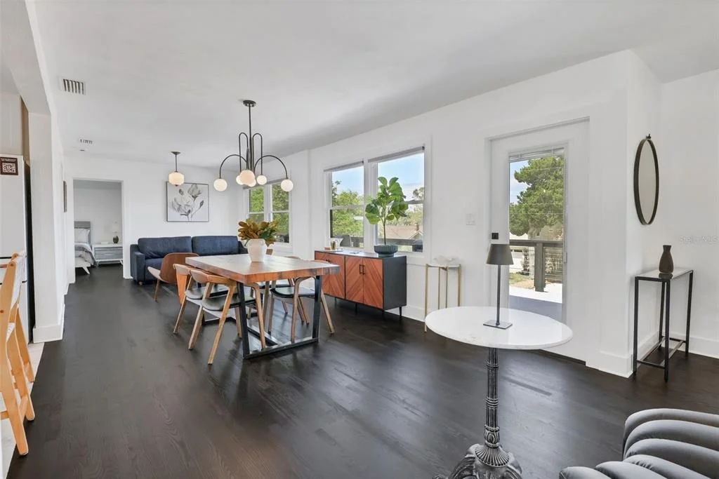 Photo of 39 E PARK AVENUE