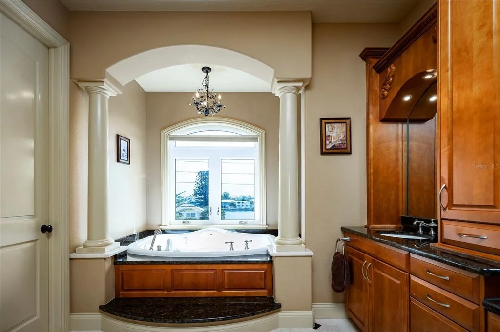 Photo of 306 HARBOR DRIVE