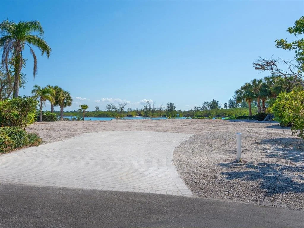 Photo of 894 FREELING DRIVE