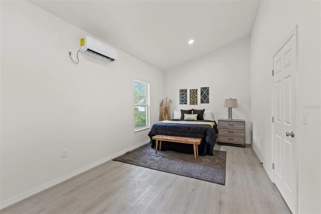 Photo of 14071 LINDEN DRIVE