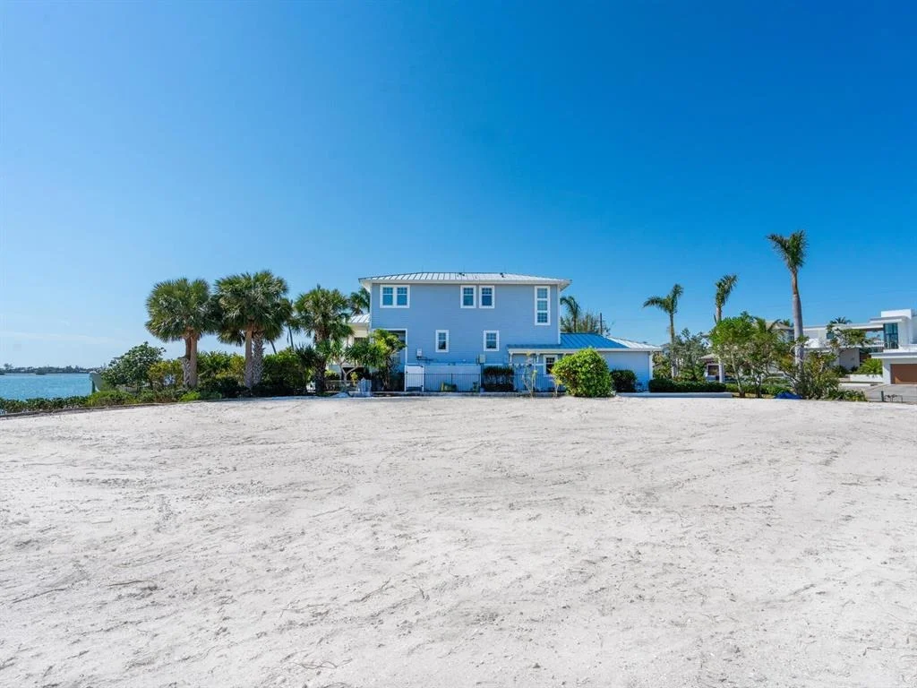 Photo of 894 FREELING DRIVE