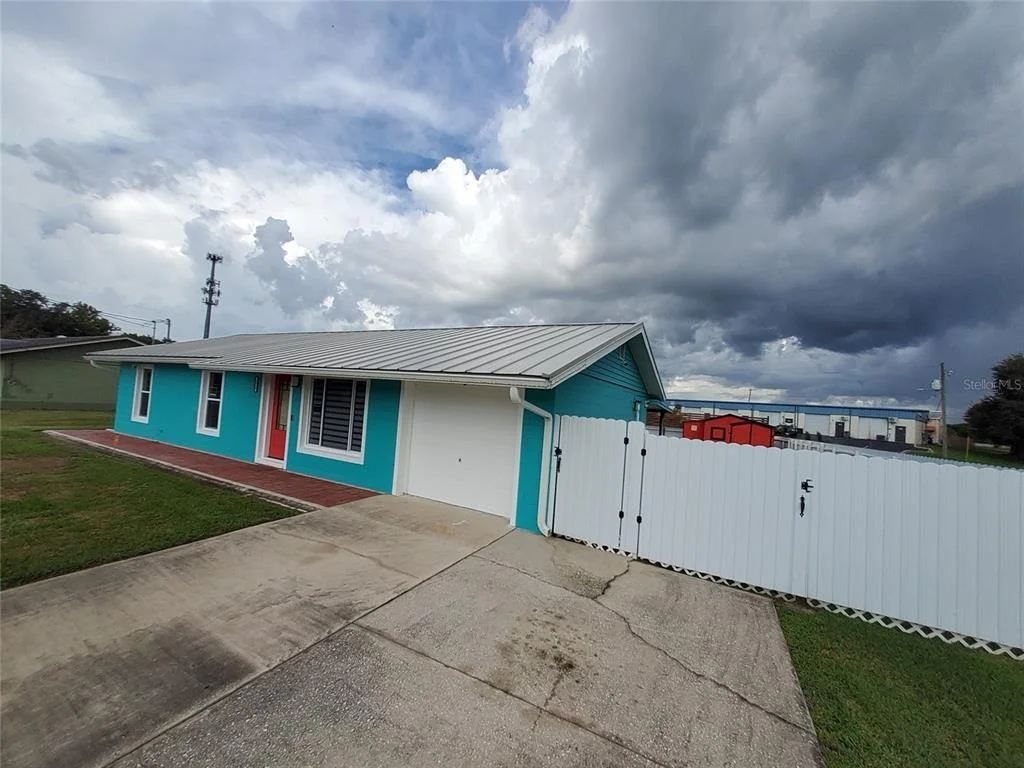 Photo of 1319 MANOR DRIVE