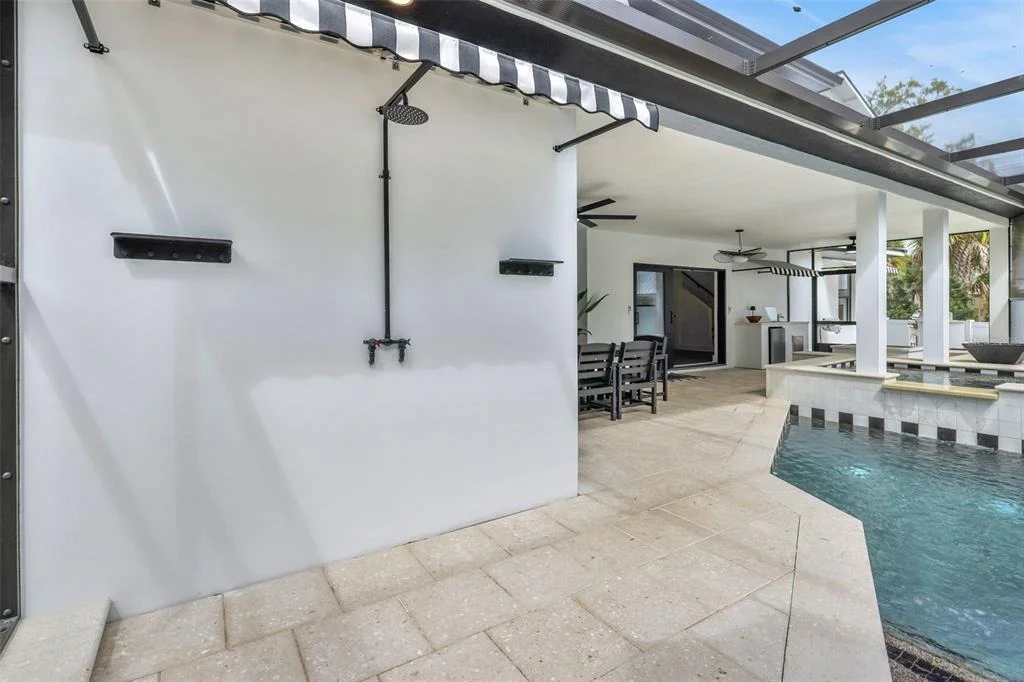 Photo of 39 E PARK AVENUE