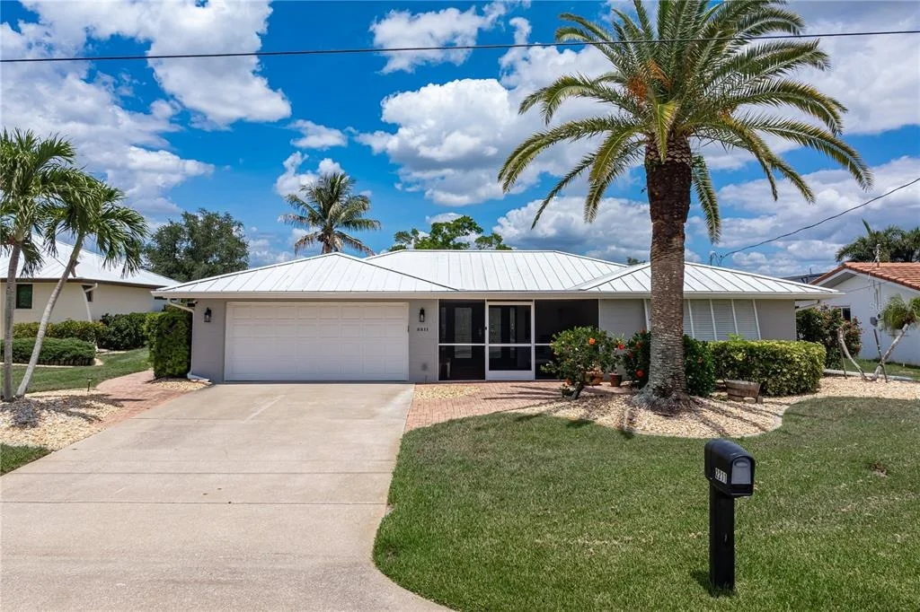 Photo of 2211 PALM TREE DRIVE