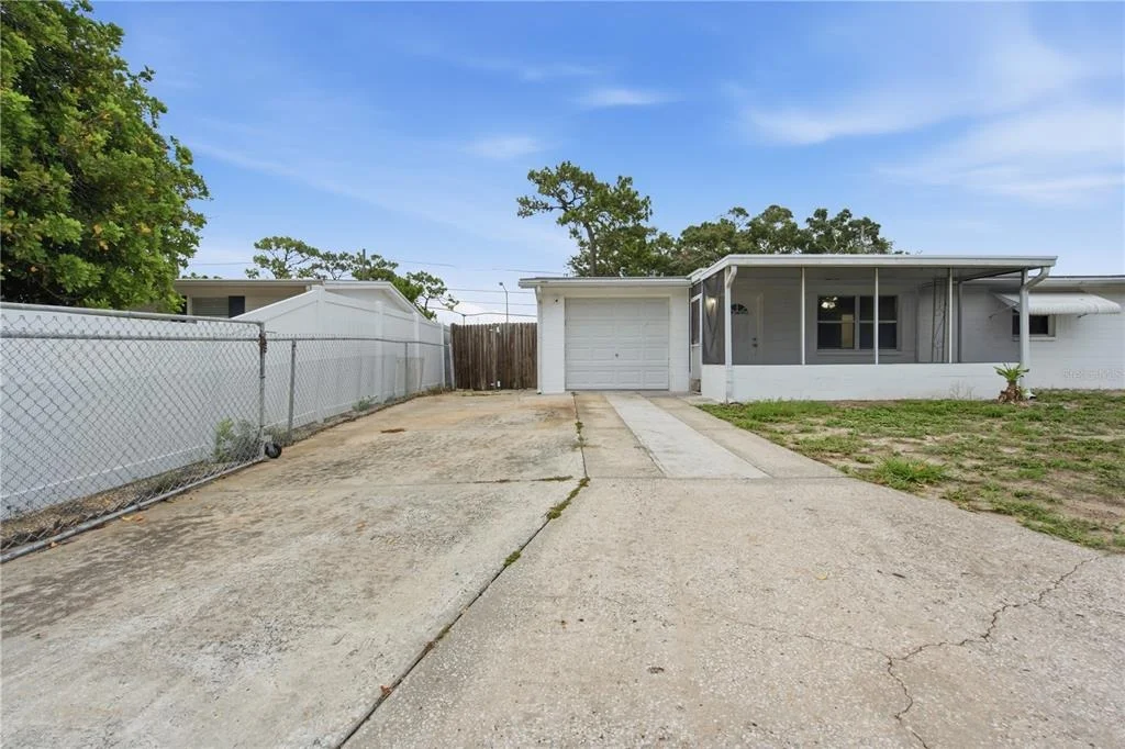 Photo of 2122 HOLIDAY DRIVE