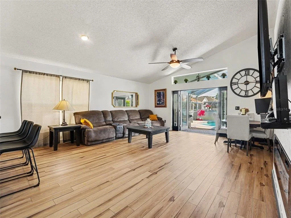 Photo of 550 BUCKINGHAM CIRCLE