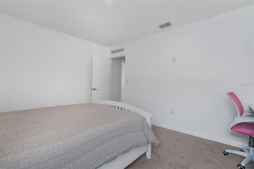 Photo of 123 OAKLEAF WAY