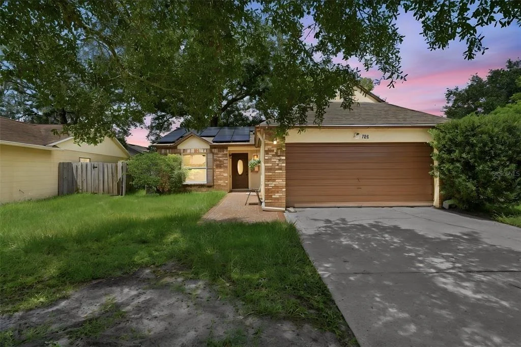 Photo of 723 OAK MANOR CIRCLE