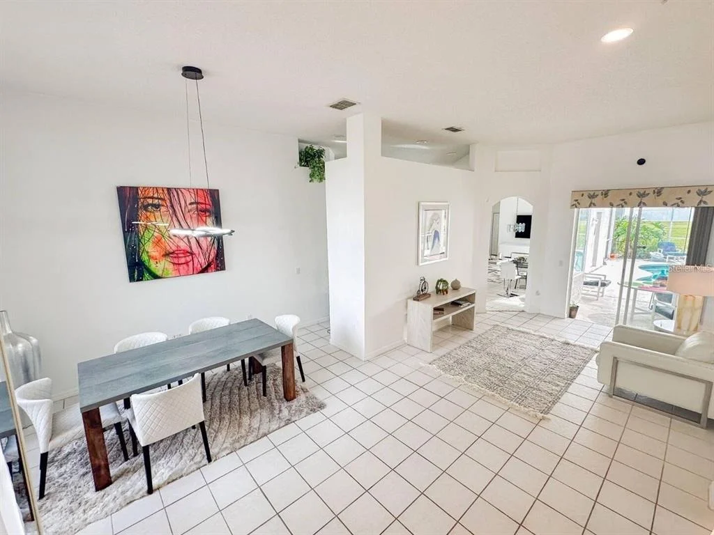 Photo of 344 GROSVENOR LOOP