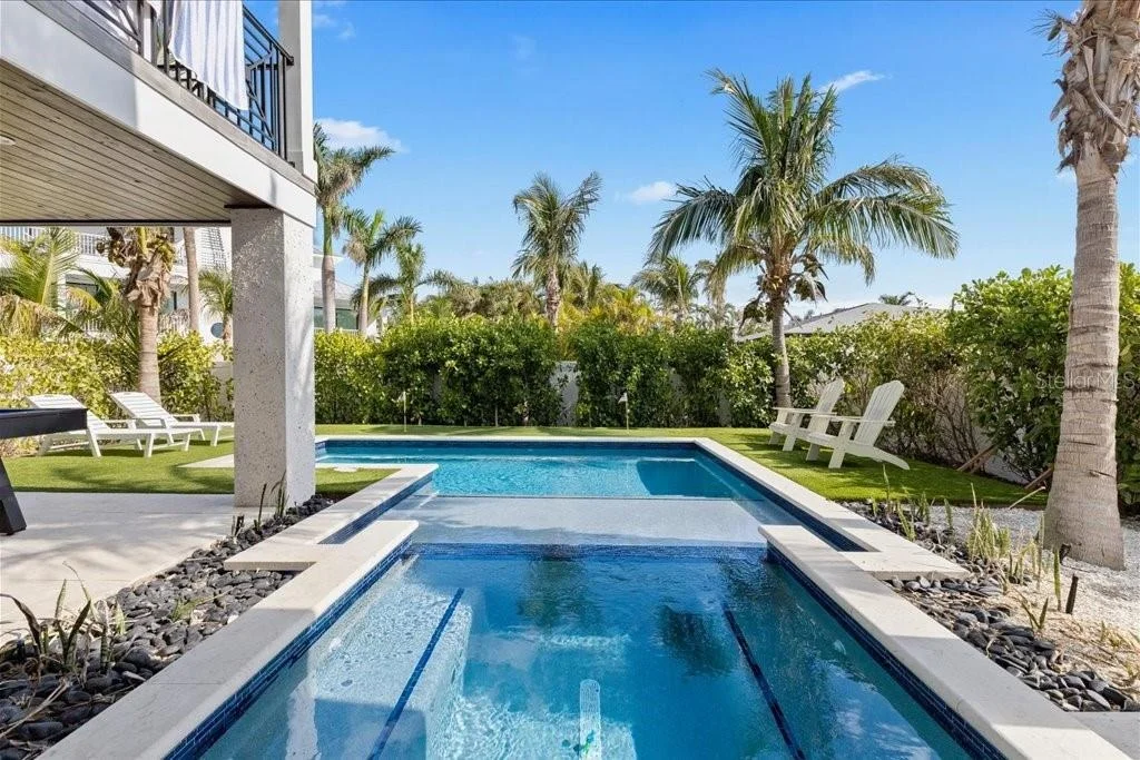 Photo of 239 S HARBOR DRIVE