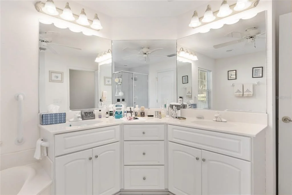 Photo of 999 NE 120 PLACE