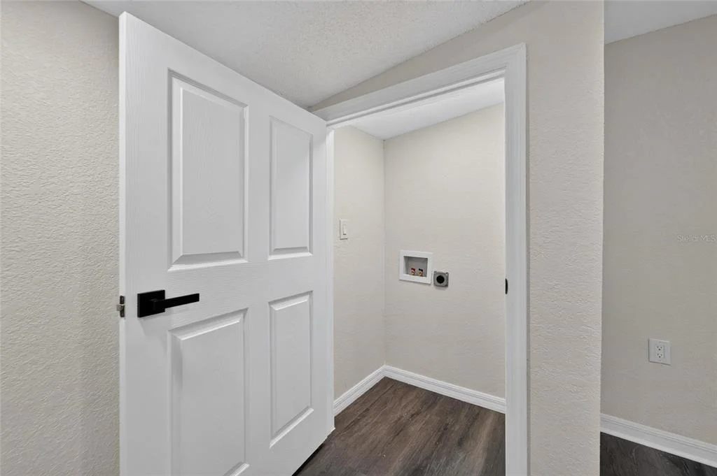 Photo of 8809 DYER ROAD
