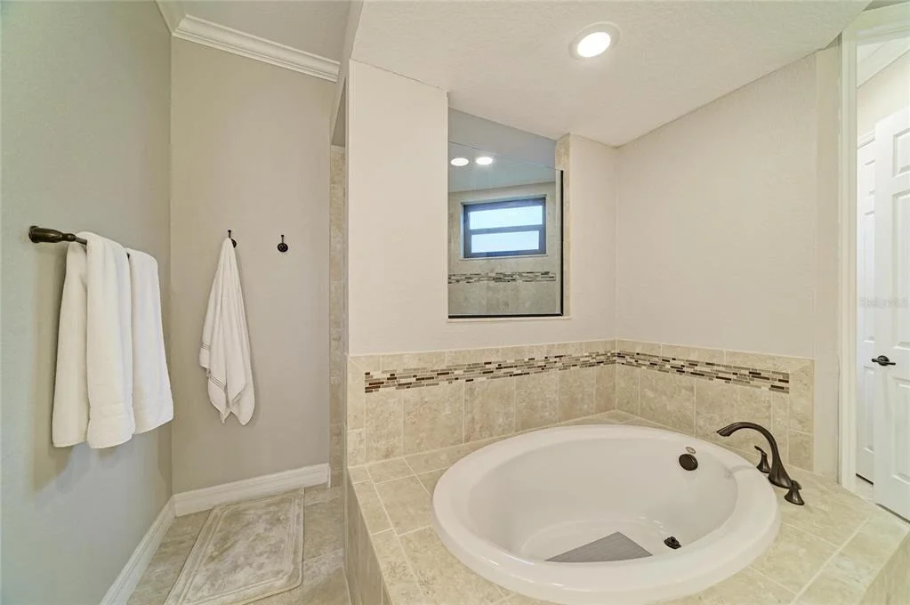 Photo of 5660 CLOVERLEAF RUN