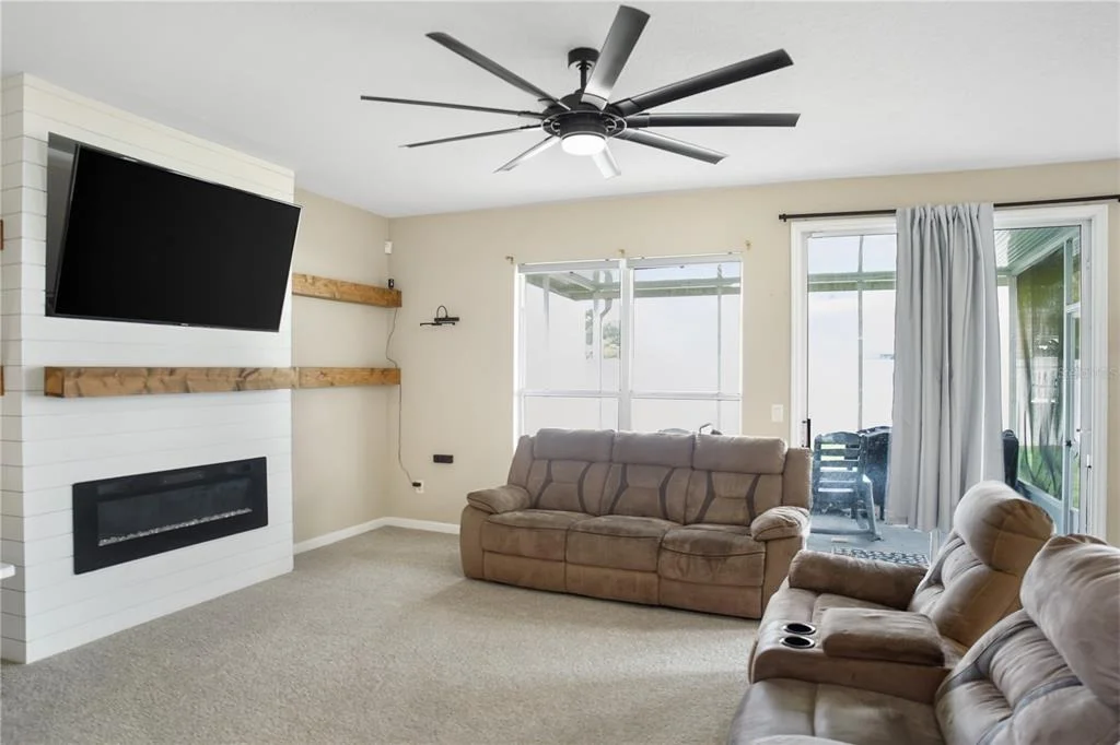 Photo of 586 INDEPENDENCE DRIVE