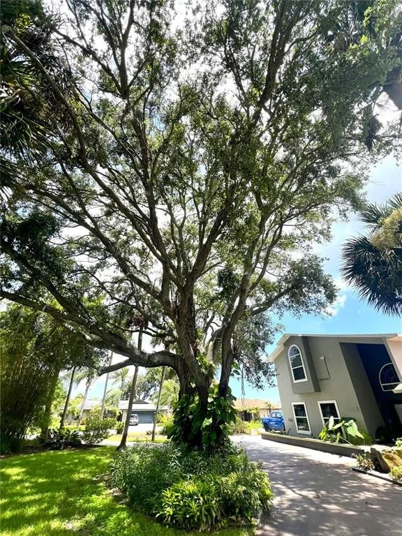 Photo of 1 HARRIS CIRCLE