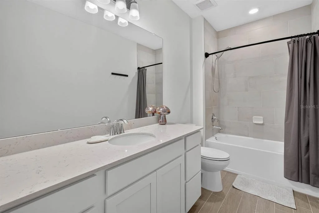 Photo of 2173 RAGLAN CIRCLE