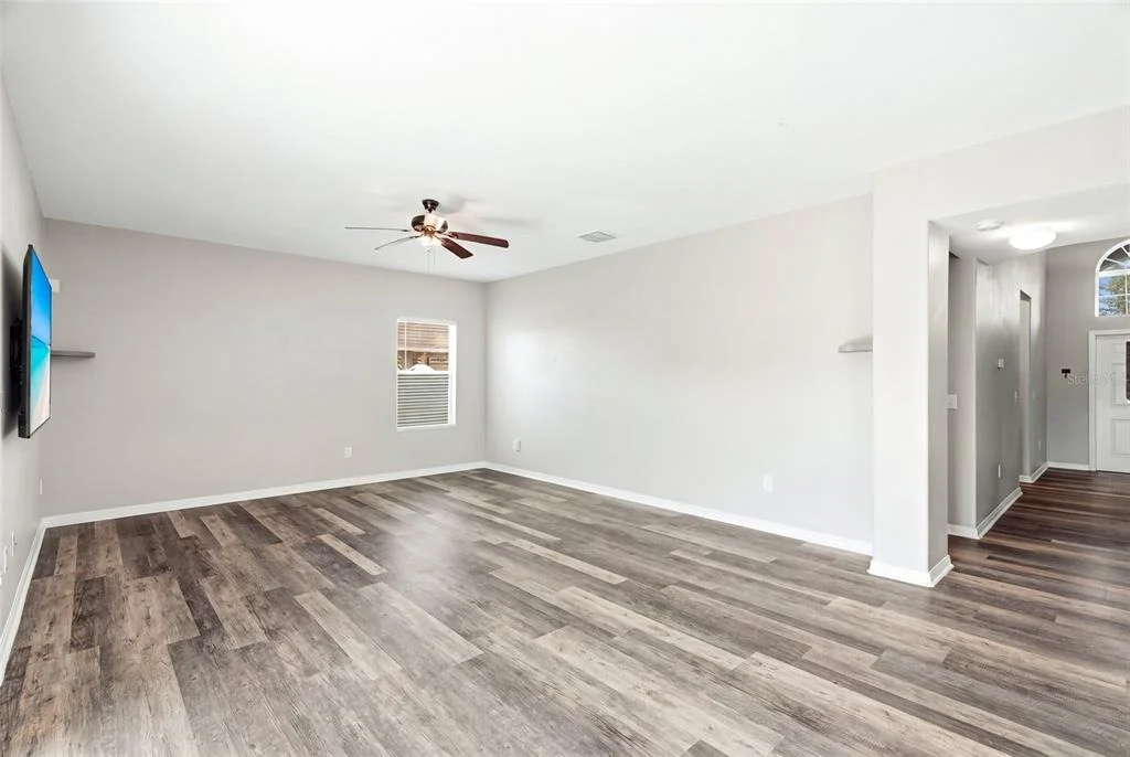 Photo of 909 MEADOW GLADE DRIVE