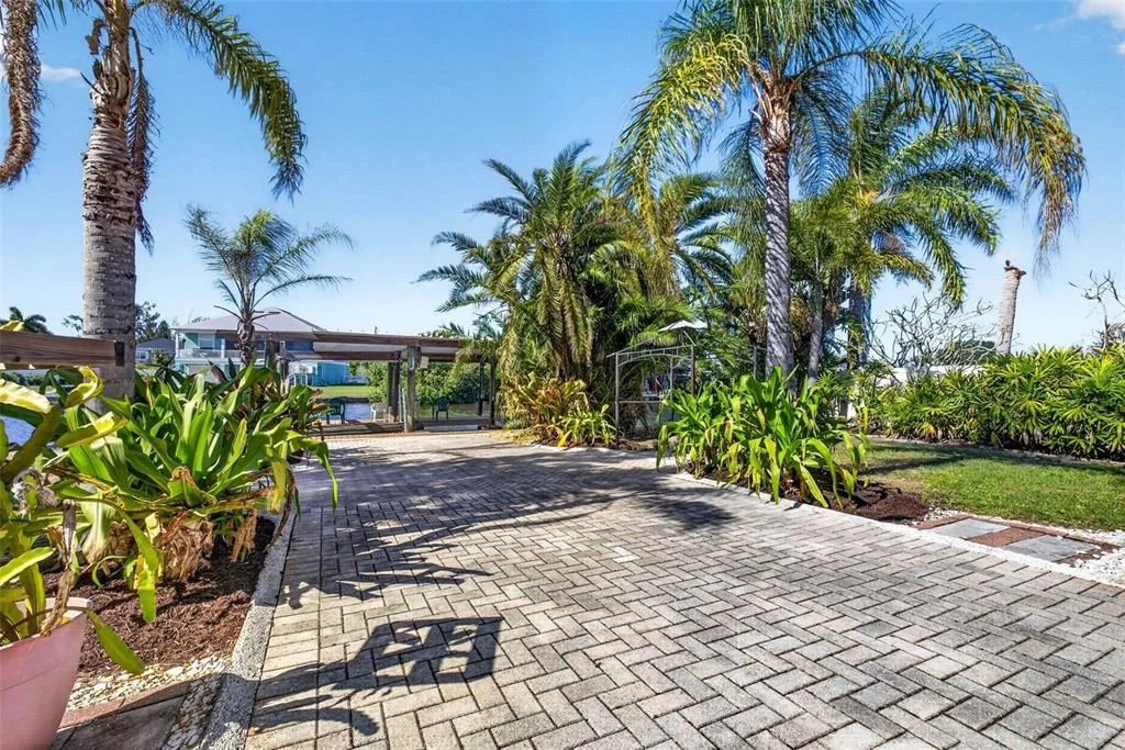 Photo of 821 BLUE HERON BOULEVARD