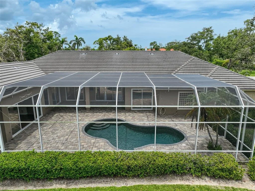 Photo of 852 MACEWEN DRIVE