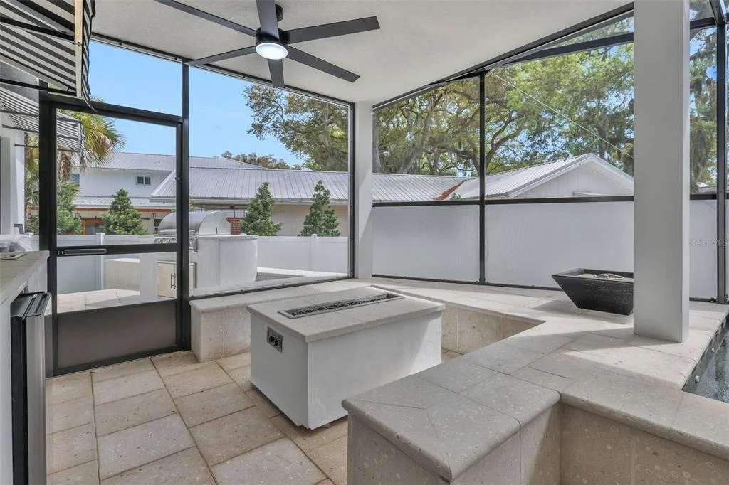 Photo of 39 E PARK AVENUE