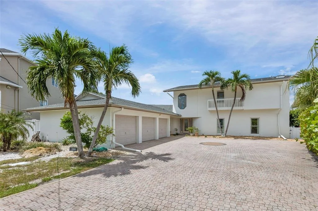 Photo of 290 BAYSIDE DRIVE