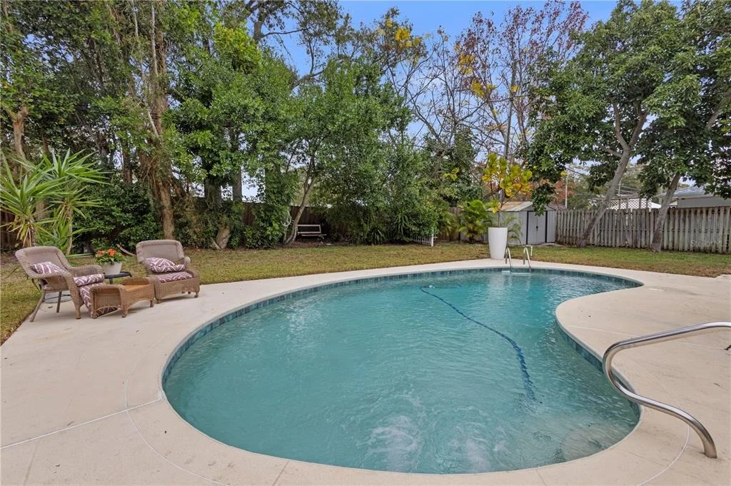 Photo of 1437 GLENVIEW ROAD